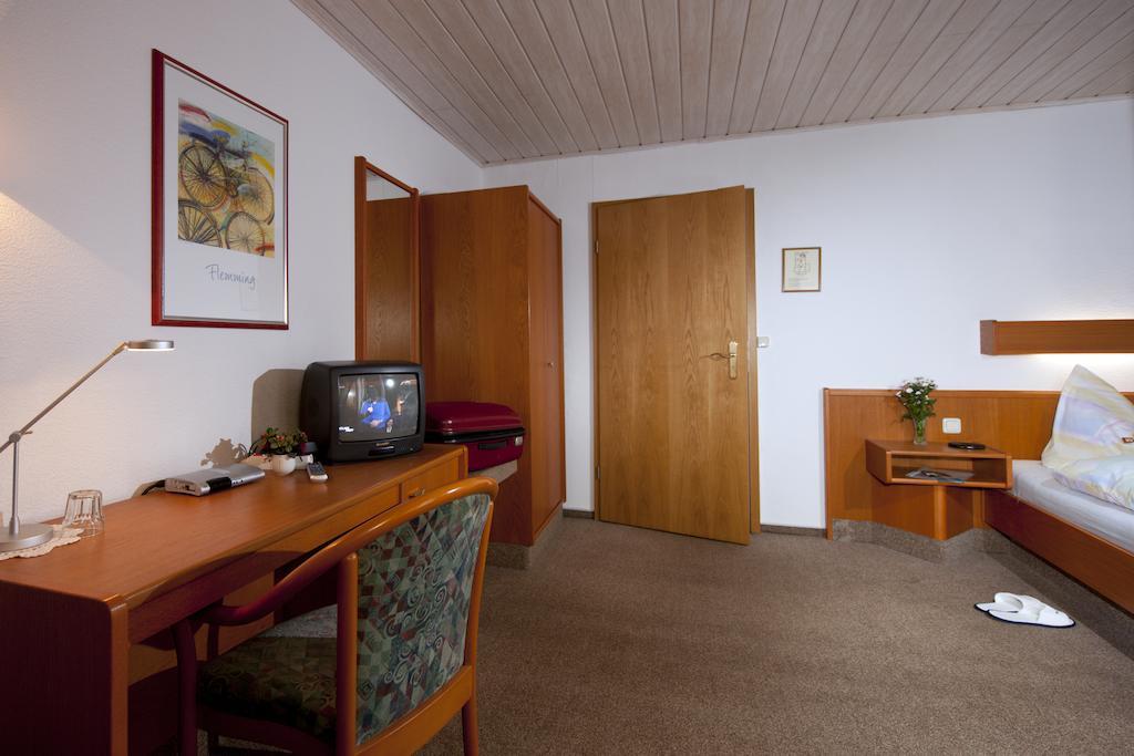 Pension Cafe Suzette Gotha Room photo