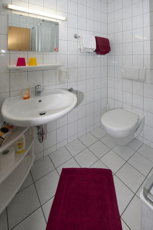 Pension Cafe Suzette Gotha Room photo