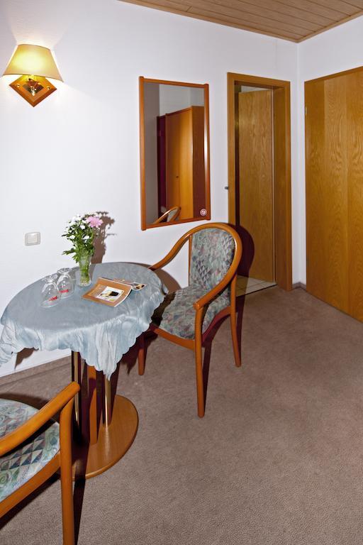 Pension Cafe Suzette Gotha Room photo