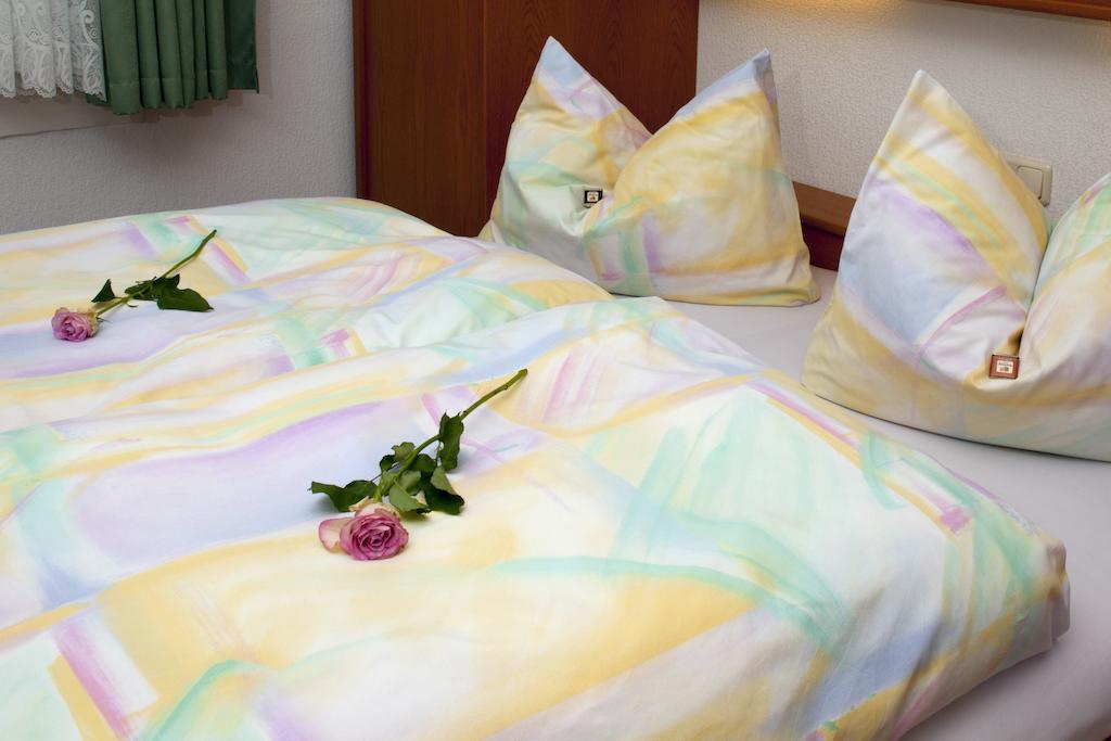 Pension Cafe Suzette Gotha Room photo